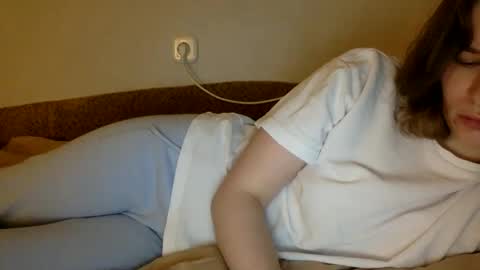 jovovich_milla online show from January 18, 4:48 am