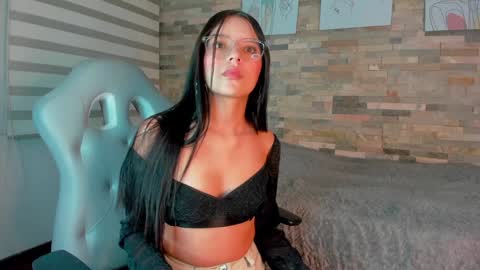 Snapshot of joyce_banners chatting on December 5, 2:04 am joyce online show from December 5, 2:04 am