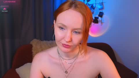 Snapshot of joyce_jones chatting on February 7, 7:17 pm joyce_jones online show from February 7, 7:17 pm