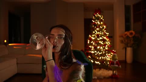 Jennifer Diaz online show from December 3, 10:56 pm