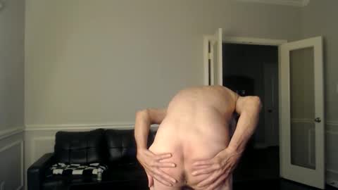 jtull52 online show from April 12, 7:51 pm