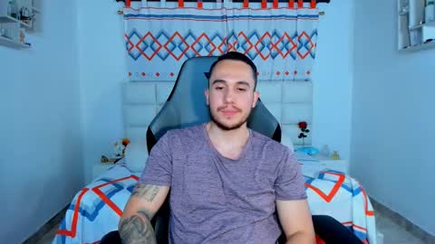 Snapshot of juan__jimenez chatting on December 4, 10:35 pm Juan online show from December 4, 10:35 pm