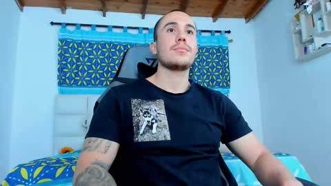 Snapshot of juan__jimenez chatting on February 21, 1:44 am Juan online show from February 21, 1:44 am