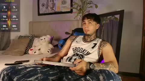 juan_alvarez18 online show from April 13, 4:28 am