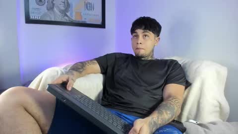 Snapshot of juan_alvarez18 chatting on September 21, 3:21 am juan_alvarez18 online show from September 21, 3:21 am