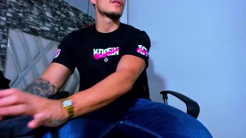 juan_jsmith online show from February 4, 9:30 pm