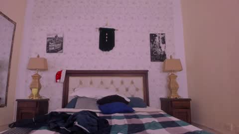 J U A N   L O V E R S online show from December 7, 1:02 pm