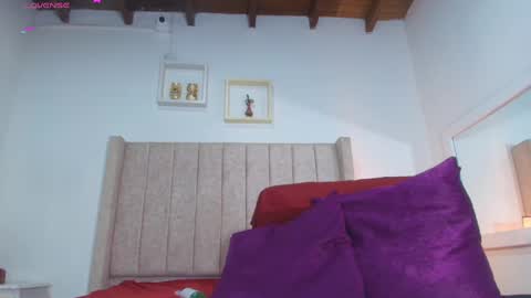 Snapshot of juana_240 chatting on February 13, 10:22 pm Lau follow online show from February 13, 10:22 pm