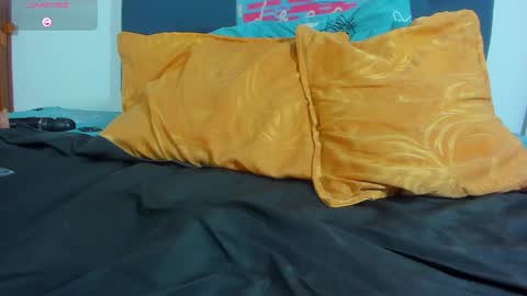 Snapshot of juana_240 chatting on February 22, 3:03 pm Lau follow online show from February 22, 3:03 pm