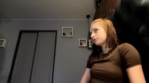 Lola online show from October 27, 9:31 am