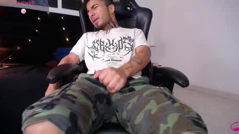 Snapshot of juancamilo66_ chatting on February 7, 6:02 pm juancamilo66_ online show from February 7, 6:02 pm