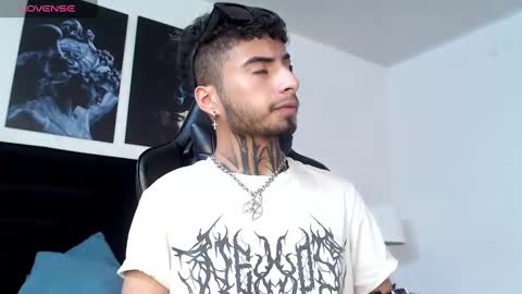 Snapshot of juancamilo66_ chatting on February 23, 7:38 pm juancamilo66_ online show from February 23, 7:38 pm