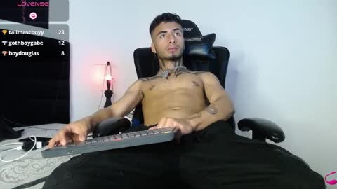 Snapshot of juancamilo66_ chatting on February 9, 8:10 am juancamilo66_ online show from February 9, 8:10 am