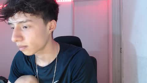 juanmres online show from December 17, 2:51 am