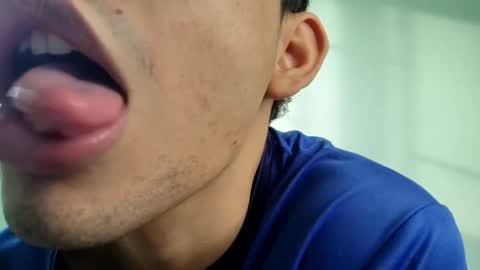 Snapshot of juansuarez204 chatting on December 21, 9:36 pm juansuarez204 online show from December 21, 9:36 pm