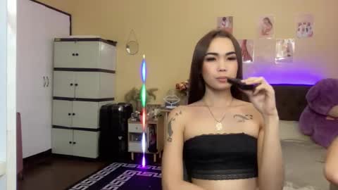 EloiseMoree online show from January 6, 7:20 am