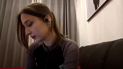 Hi Im Mia 18 years old online show from September 27, 9:07 am