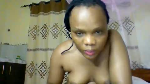 juice_petite3 online show from May 25, 11:00 pm