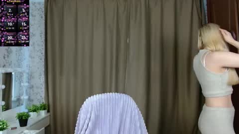 Snapshot of juicegirl340 chatting on September 9, 9:53 am Lola fav pattern 357595250 online show from September 9, 9:53 am