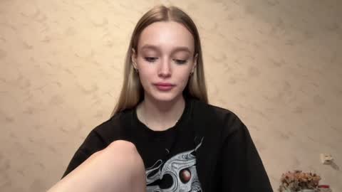 Snapshot of juicy_angels chatting on December 13, 11:34 am alexa online show from December 13, 11:34 am