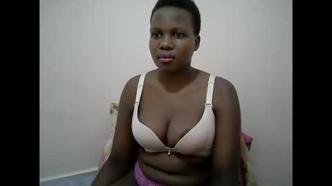 Snapshot of juicy_bella2 chatting on September 15, 10:22 pm juicy_bella2 online show from September 15, 10:22 pm