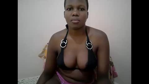 Snapshot of juicy_bella2 chatting on September 12, 7:43 am juicy_bella2 online show from September 12, 7:43 am
