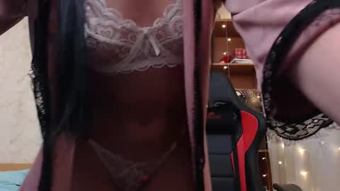 Snapshot of juicy_jesss chatting on February 24, 7:41 pm juicy_jesss online show from February 24, 7:41 pm