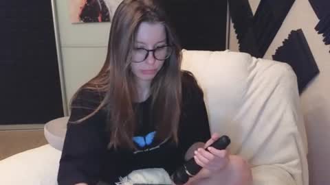 laura online show from June 19, 9:48 am