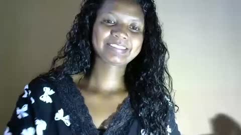 Snapshot of juicy_pretty chatting on February 15, 11:17 am stellah online show from February 15, 11:17 am