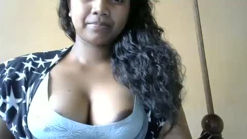Snapshot of juicy_pretty chatting on September 22, 8:18 am stellah online show from September 22, 8:18 am