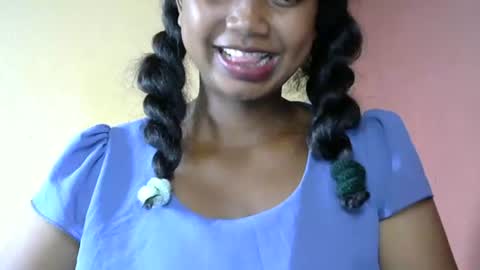 Snapshot of juicy_pretty chatting on March 11, 12:06 pm stellah online show from March 11, 12:06 pm