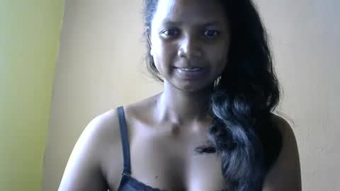 Snapshot of juicy_pretty chatting on February 4, 10:43 am stellah online show from February 4, 10:43 am