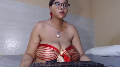 Snapshot of juicyfatboobsx chatting on September 21, 10:19 am juicyfatboobsx online show from September 21, 10:19 am