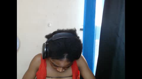 Snapshot of juicynwetx chatting on February 25, 1:32 pm juicynwetx online show from February 25, 1:32 pm