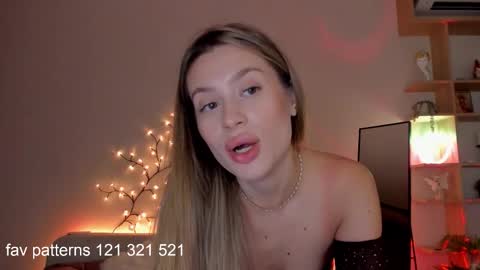 juicyypeachh_ online show from September 16, 7:50 pm