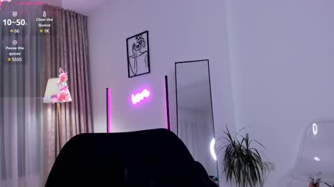 juicyypeachh_ online show from March 4, 11:43 pm
