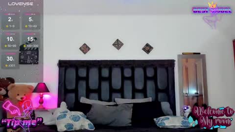 Snapshot of jujubee_lander chatting on January 11, 4:25 pm Jujubee online show from January 11, 4:25 pm