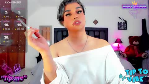 Snapshot of jujubee_lander chatting on January 30, 5:17 pm Jujubee online show from January 30, 5:17 pm