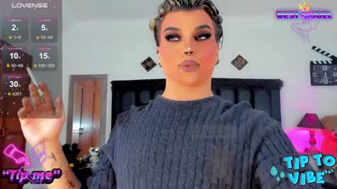Snapshot of jujubee_lander chatting on December 27, 3:37 pm Jujubee online show from December 27, 3:37 pm