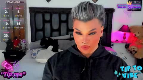 Snapshot of jujubee_lander chatting on December 29, 2:21 pm Jujubee online show from December 29, 2:21 pm