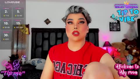 Snapshot of jujubee_lander chatting on December 4, 3:48 pm Jujubee online show from December 4, 3:48 pm
