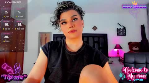 Snapshot of jujubee_lander chatting on February 1, 3:18 pm Jujubee online show from February 1, 3:18 pm