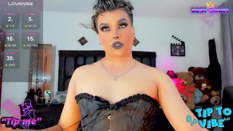 Snapshot of jujubee_lander chatting on January 9, 3:44 pm Jujubee online show from January 9, 3:44 pm