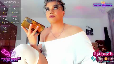 Snapshot of jujubee_lander chatting on January 9, 9:47 pm Jujubee online show from January 9, 9:47 pm