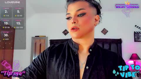 Snapshot of jujubee_lander chatting on January 20, 1:21 pm Jujubee online show from January 20, 1:21 pm