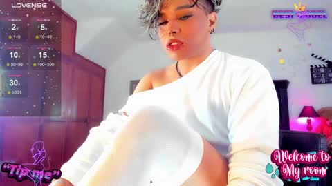Snapshot of jujubee_lander chatting on December 15, 1:43 pm Jujubee online show from December 15, 1:43 pm