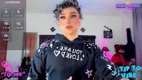 Snapshot of jujubee_lander chatting on January 26, 2:08 pm Jujubee online show from January 26, 2:08 pm