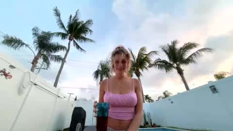 juleeahh online show from April 5, 11:46 pm