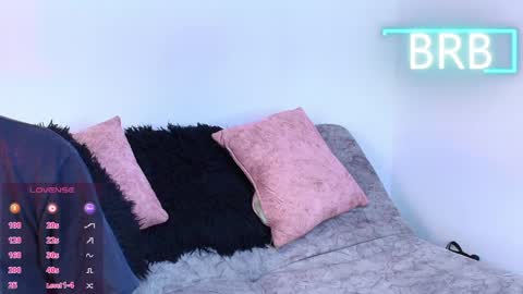 Jules and Gia online show from May 29, 9:18 am