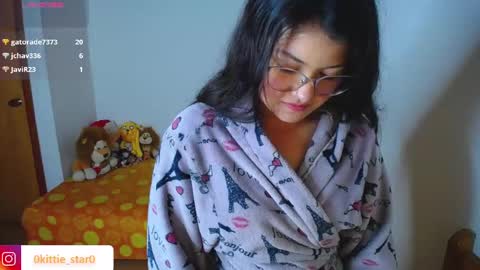 Snapshot of juli05star chatting on February 23, 4:46 pm Juliana online show from February 23, 4:46 pm
